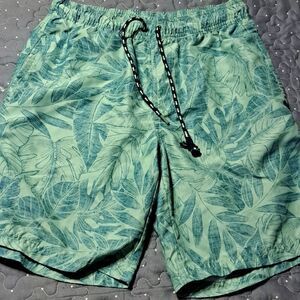 IZOD Saltwater swim trunks size small